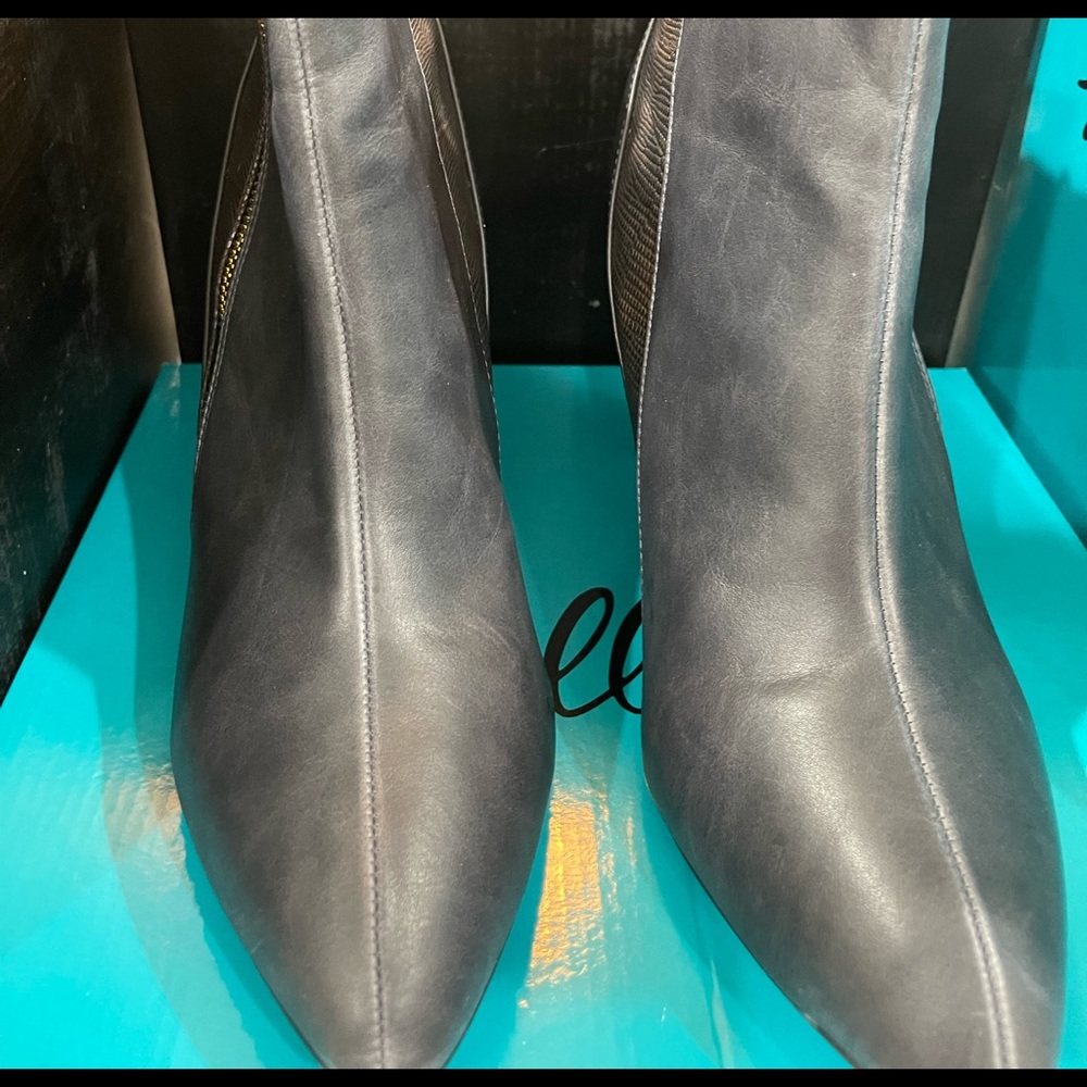 Navy Blue Bellini Boots w/alligator trim Sz 13W